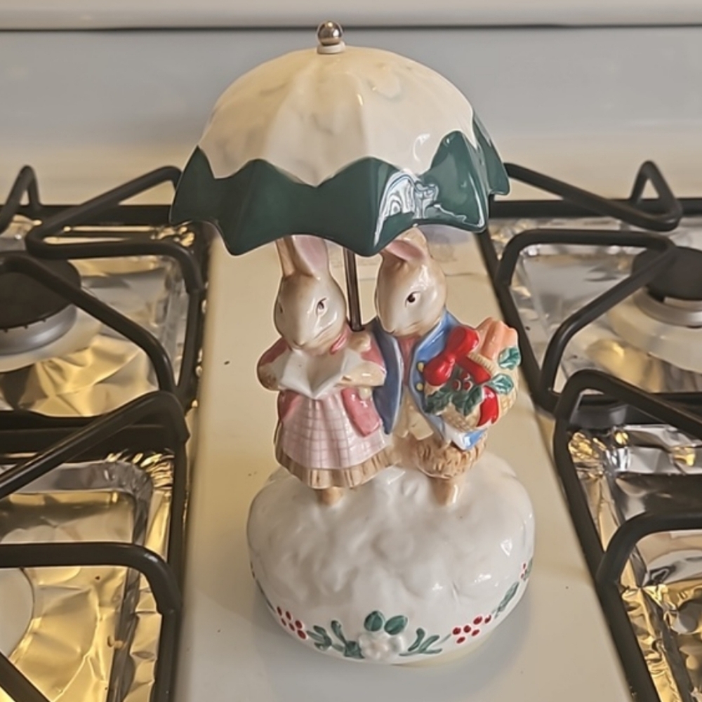 FREE 989 Schmid Handpainted musical collectible not working vintage READ